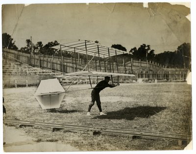 William Avery v "Klouzacím stroji" od Jessie Tarbox Beals