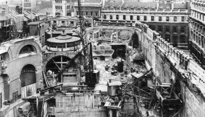 Banka, jak je vidět ze střechy Royal Exchange, Londýn, 1926-1927. od Joel