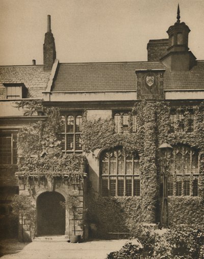 Velký sál, kde stolují bratři z Charterhouse, c1935. od Joel