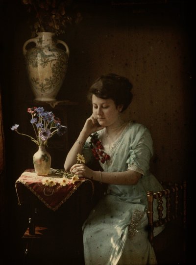 Žena s květinami od Johannes Hendrikus Antonius Maria Lutz