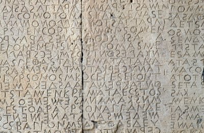 Zákonník Gortyn, dórské nápisy na kamenných deskách, Gortyn, Kréta, Řecko, řecká civilizace, 5. století před naším letopočtem, Detail (foto) od Walter Charles Mills