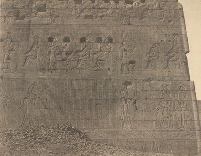 Edfu - sochy a nápisy na orientální tváři, 1854 (foto) od John Beasley Greene