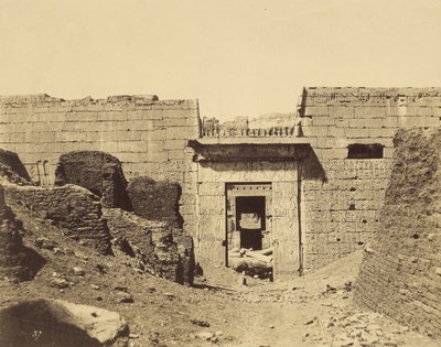 Medinet-Habu, palác Ramses Méïamoun, vchod do druhého dvora od John Beasly Greene
