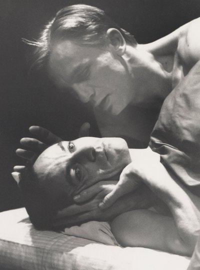 Andělé v Americe (Angels In America), jehož autorem je Tony Kushner od John Haynes