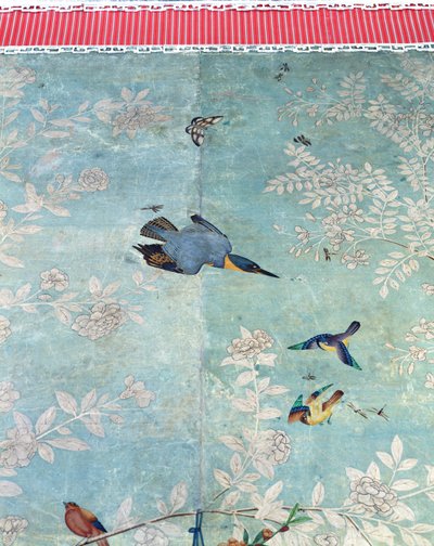 Opásaný ledňáček, vystřižený z „The Birds of America“ a nalepený na ručně malované čínské tapety (koláž) od John James Audubon