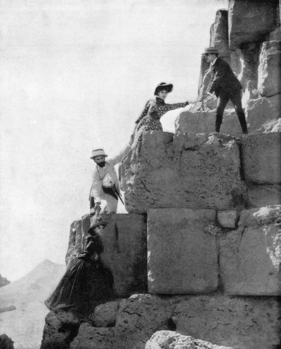 Lezení na Velkou pyramidu, Egypt, konec 19. století od John L. Stoddard