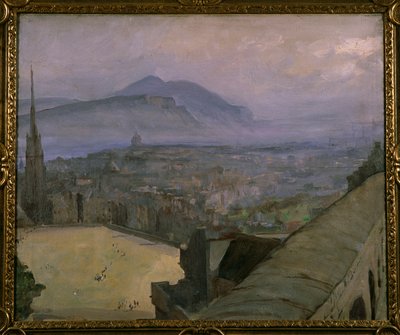 Pohled na Edinburgh z hradu, pohled přes Esplanade směrem k Arthur