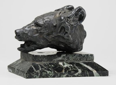 Medvědí hlava, cca 1900 (bronz) od John Macallan Swan