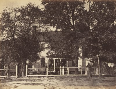 Aiken House, na Weldon Railroad, Virginia., únor 1865 (tisk abumen připevněný na tkaný papír) od John Reekie