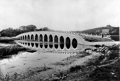 Čína, most, cca 1870 (foto) od John Thomson