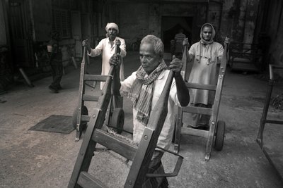 Továrna na jutu, Kalkata, Indie, 2017 (foto) od Jon Nicholson