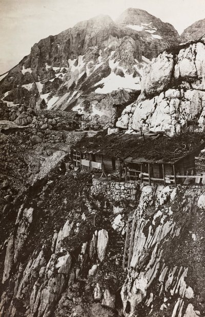 Album "Moje světová válka - vzpomínky na jihozápadní frontu v Korutanech, Itálie, Trentino-Alto Adige) 31.3.1915-12.11. 1918 - Josef Zohles Vídeň ": vojenský tábor hora (čb. od Josef Zohles