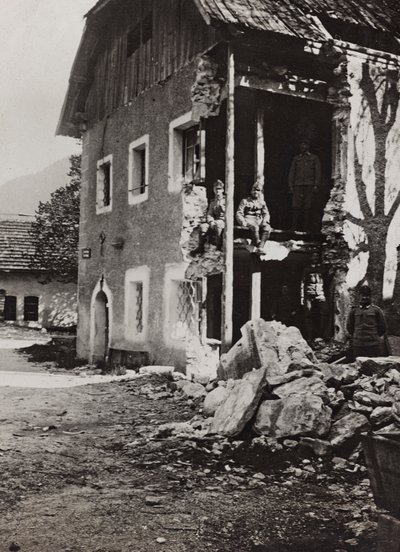 Album "Moje světová válka - vzpomínky na jihozápadní frontu v Korutanech, Itálie, Trentino-Alto Adige) 31.3.1915-12.11. 1918 - Vídeň Josefa Zohleho ": sutiny ve Valbruně (čb pho od Josef Zohles