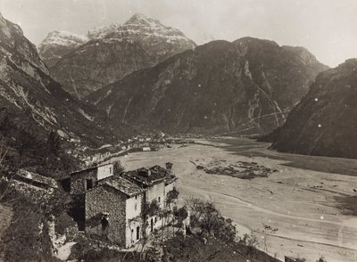 Album "Moje světová válka - vzpomínky na jihozápadní frontu v Korutanech, Itálie, Trentino-Alto Adige) 31.3.1915-12.11. 1918 - Josef Zohles Vídeň ": pohled na Chiusaforte (čb ph od Josef Zohles