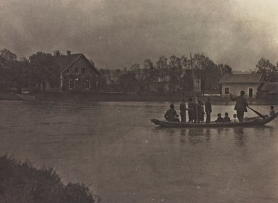 Album "Moje světová válka - vzpomínky na jihozápadní frontu v Korutanech, Itálie, Trentino-Alto Adige) 31.3.1915-12.11. 1918 - Josef Zohles Wien ": loď na řece Drávě v od Josef Zohles