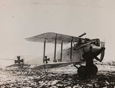Album "Moje světová válka - vzpomínky na jihozápadní frontu v Korutanech, Itálie, Trentino-Alto Adige) 31.3.1915-12.11. 1918 - Josef Zohles Wien ": Rakouské letadlo (č/b foto) od Josef Zohles