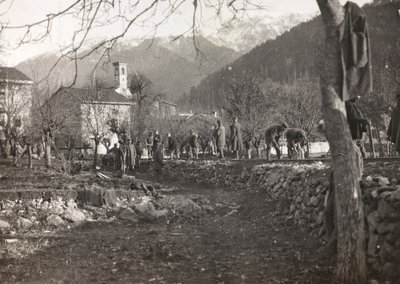 Album "Meine weltkriegs - Erinnerungen Jihozápadní fronta (Korutany, Itálie, Jižní Tyrolsko) (Moje světová válka - vzpomínky na jihozápadní frontu v Korutanech, Itálie, Trentino-Alto Adige) 31/03/1915-12/11/ 1918 - Josef Zohles Wien ": vojáci do práce u sp od Josef Zohles