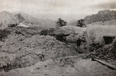 Album "Meine weltkriegs - Erinnerungen Jihozápadní fronta (Korutany, Itálie, Jižní Tyrolsko) (Moje světová válka - vzpomínky na jihozápadní frontu v Korutanech, Itálie, Trentino-Alto Adige) 31/03/1915-12/11/ 1918 - Josef Zohles Wien ": příkopy ve sněhu od Josef Zohles