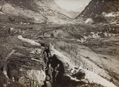 Album "Moje světová válka - vzpomínky na jihozápadní frontu v Korutanech, Itálie, Trentino-Alto Adige) 31.3.1915-12.11. 1918 - Vídeň Josefa Zohleho ": zákop (č/b foto) od Josef Zohles