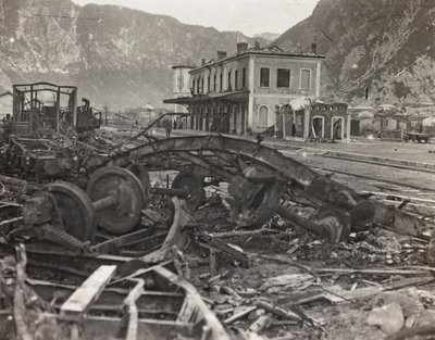 Album "Meine weltkriegs - Erinnerungen Jihozápadní fronta (Korutany, Itálie, Jižní Tyrolsko) (Moje světová válka - vzpomínky na jihozápadní frontu v Korutanech, Itálie, Trentino-Alto Adige) 31/03/1915-12/11/ 1918 - Josef Zohles Wien ": sutiny a šrot v a od Josef Zohles