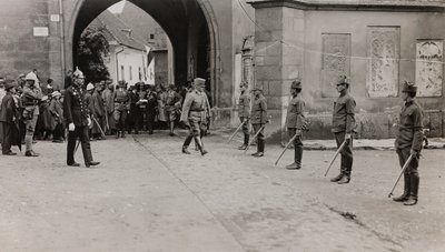 Album "Moje světová válka - vzpomínky na jihozápadní frontu v Korutanech, Itálie, Trentino-Alto Adige) 31.3.1915-12.11. 1918 - Josef Zohles Wien ": vojáci ve Villachu (čb ph od Josef Zohles