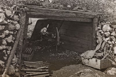 Album "Moje světová válka - vzpomínky na jihozápadní frontu v Korutanech, Itálie, Trentino-Alto Adige) 31.3.1915-12.11. 1918 - Josef Zohles Vídeň ": vojenské skladiště (čb foto) od Josef Zohles