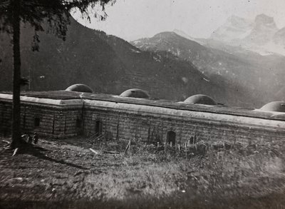 Album "Moje světová válka - vzpomínky na jihozápadní frontu v Korutanech, Itálie, Trentino-Alto Adige) 31/03/1915-12/11/ 1918 - Josef Zohles Wien ": italská pevnost (čb pho od Josef Zohles
