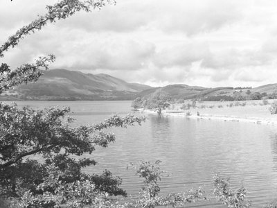 Pohled na Crummock Water s údolími v pozadí od Joseph Hardman
