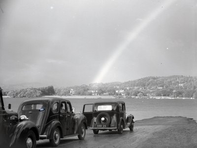 Auta zaparkovaná u Loughrigg Tarn od Joseph Hardman