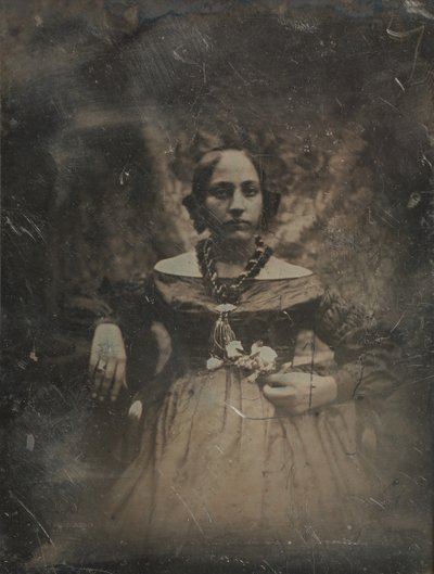Mladá žena drží květinu, ca. 1842. od Joseph Philibert Girault De Prangey