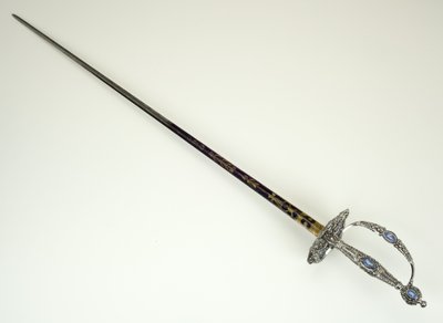 Malý meč, kolem roku 1790 (fasetovaný, leštěný, modřený a zlacený ocel se železem a jaspisem) od Josiah Wedgwood