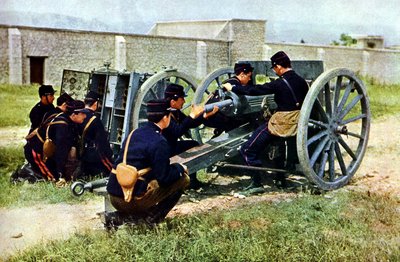 Francouzští vojáci s minometem v akci během bitvy na Marně východně od Paříže, září 1914 (autochrom) od Jules Gervais Courtellemont