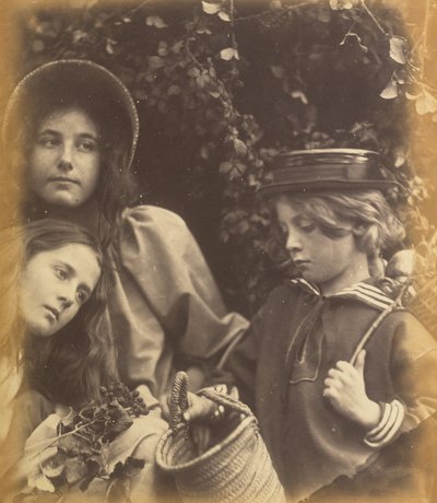Elizabeth Keown, Kate Keown a Freddy Gould, c. 1866-1868. od Julia Margaret Cameron