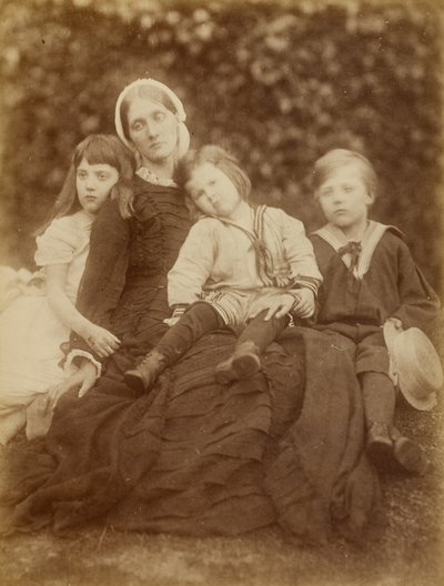 Paní Herbert Duckworth s Florence Fisher, George Duckworth a Herbert Fisher od Julia Margaret Cameron