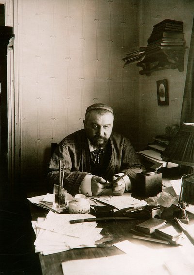 Alexander Kuprin, ruský autor, u svého stolu, Gatchina, Rusko, počátek 20. století. od Karl Karlovich Bulla