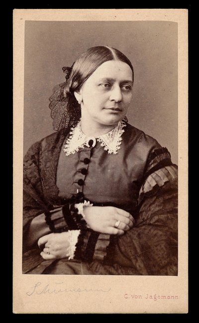 Portrét Clary Schumannové (1819-1896), Jagemann, Carl von (1819-1883). Foto albuminu od Karl von Jagemann