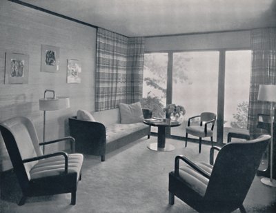 „Obývací pokoj domu navržený Howardem T. Fisherem pro slečnu Ruth Page“, 1935 od Kaufman and Fabry Co