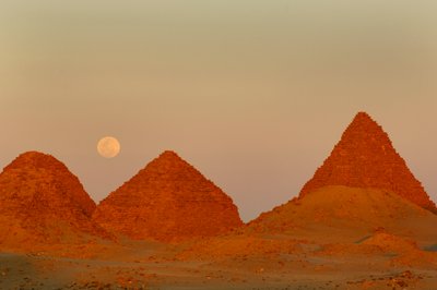 Aspeltova pyramida,Černí faraoni, Núbijci, Súdán, Núrí, poblíž 4. kataraktu, 25. dynastie..., 2007 (foto) od Kenneth Garrett