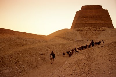Meidumova pyramida,Stará egyptská říše; Pastýři; Egypt od Kenneth Garrett