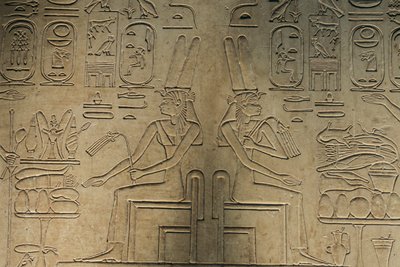 Reliéf z Abydosu, bohyně Mut, artefakt; Egypt, 2005 (foto) od Kenneth Garrett