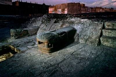 Replika hada na Velkém chrámu, Tenochtitlan, Templo Mayor, Aztékové, Mexiko, Mexico Ci..., 2010 (foto) od Kenneth Garrett