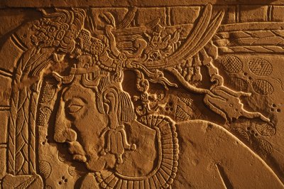 Chrám 21, trůnní lavice, řezba krále Achala Mo Naba, Palenque, Mexiko, 2005 (foto) od Kenneth Garrett