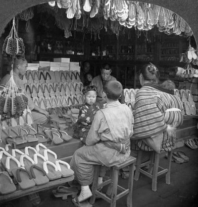 Japonský obchod s obuví, počátek 20. století od Keystone View Company