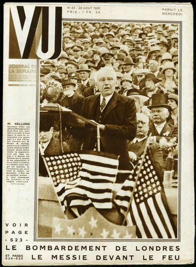 Portrét Franka Billingsa Kellogga (1856-1937), amerického politika, senátora Minnesoty a ministra zahraničí v letech 1925 až 1929 a nositele Nobelovy ceny za mír v roce 1929, během projevu na americkém kongresu. Keystone fotografie, na obálku týdeníku VU od Keystone View Company