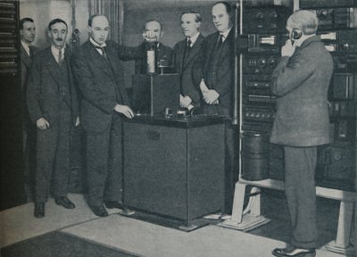 The New Magic: Sending Pictures by Wireless and the Unescapable Phone, c1935 od Keystone View Company