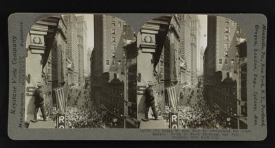 Na ulici Broad St. poblíž Wall St., s výhledem na "Curb Market", severně k burze a podpalubí, New York City od Keystone View Company