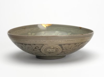 Mísa s jeřáby a mraky, cca 1150-1200 (celadonově glazovaná kamenina) od Korean School