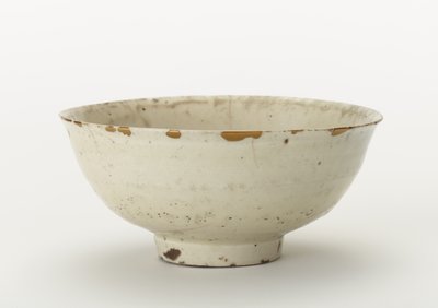 Čajová mísa (koraijawan), konec 16.-začátek 17. století (porcelán s průhlednou glazurou, opravy zlatého laku) od Korean School