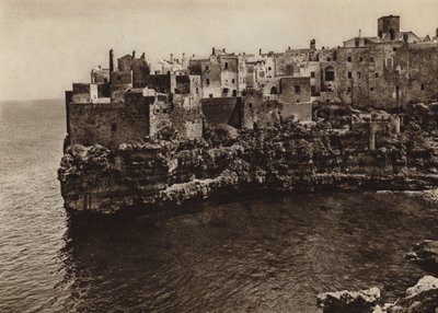 Itálie: Polignano a Mare, Puglie (černobílá fotografie) od Kurt Hielscher