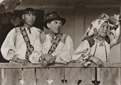 Rumunsko: Boinesti, Na verandě (č/b foto) od Kurt Hielscher